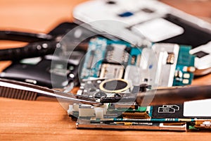 Repair a broken mobile phone