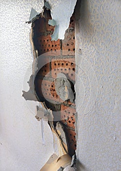 Repair in the home. Removing the coating dry plaster drywall Soviet times, typical of the houses of the Stalin era from the wall