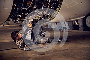 Repair and maintenance of aircraft engine on the wing of the aircraft