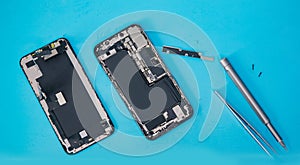 Repair modern mobile phone, master disassembles case to replace broken screen or replacement battery degradation top