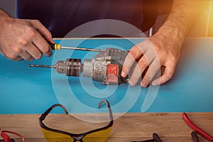 Repair of power tools in the service center