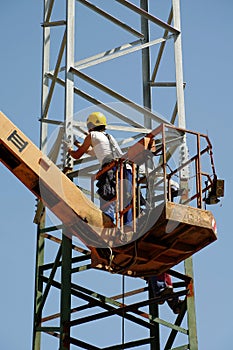 Repair pylons high voltage