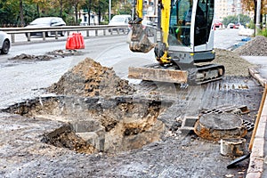 Repair of sewer manholes on the carriageway of the city road
