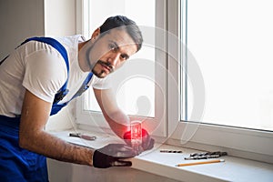 The worker uses the level on the windowsill