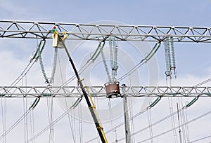 Repairing high voltage power lines
