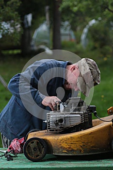 Repairing lawn mower engine