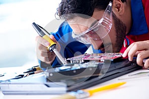 Repairman working in technical support fixing computer laptop tr