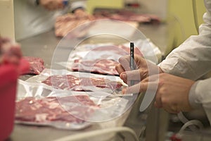 Reparto sottovuoto di una macelleria. photo