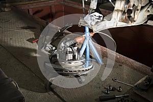 Replace the brake discs with your own hands. Car repair at home