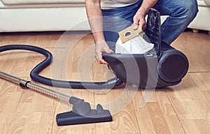 Replacement of a dust bag in vacuum cleaner