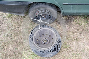 Replacement of the punched tire