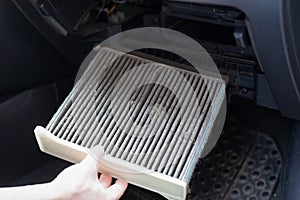 Replacing the ar cabin filter the car. Replacing Dirty Air filter