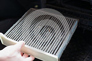 Replacing the ar cabin filter the car. Replacing Dirty Air filter