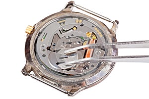 Replacing battery in quartz watch