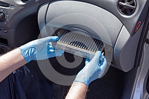 Replacing the cabin air filter