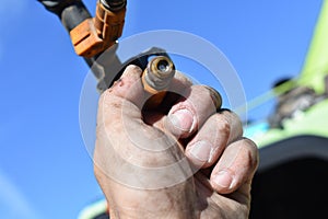 Replacing Fuel Injectors, Holding Part in Left Hand