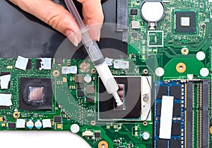 Replacing thermal paste on a laptop.