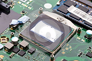 Replacing thermal paste on a laptop.