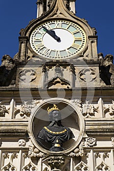 Replica bust of Charles I on Chichester city market Cross