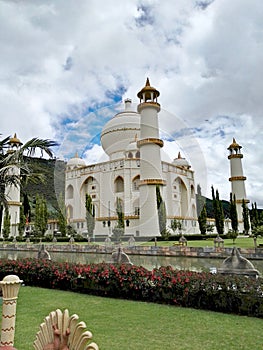 Replica of the taj mahal in the park jaime duque in bogota