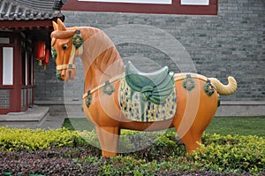 Imitation of Tang Dynasty three colored three flower horses and horse figurines.