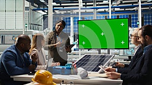 Researchers analyze solar cell prototypes using chroma key display