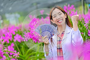 Researchers women, are glad to succeed in pink orchid orchards in the garden for export