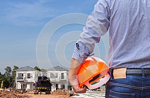 Residenza un ingegnere possesso casco sul nuovo l'edificio in costruzione pagine 