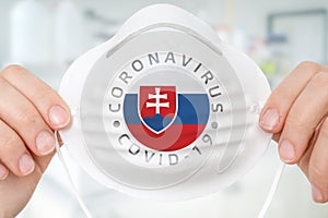 Respirátorová maska s vlajkou Slovenska - Coronavirus COVID-19 con