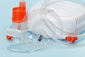 Respiratory mask and atomizing cup for compressor nebulizer on blue