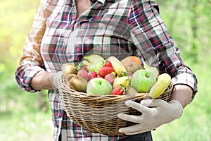 Responsible attitude at the time of the corona virus pandemic, mandatory use of protective gloves in contact with food