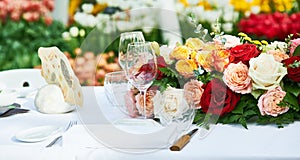 restaurant catering and flower table decoration service