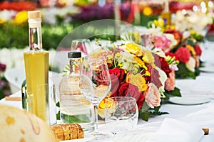 restaurant catering and flower table decoration service