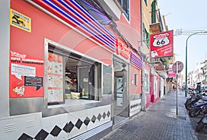 Restaurant Diner 66 neon sign entrance