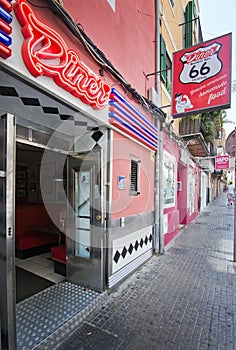 Restaurant Diner 66 neon sign entrance