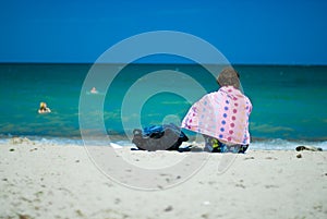 Está descansando sobre el Playa 