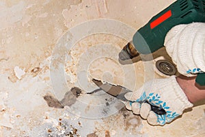 Preparation of the bath for enameling.