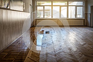 Restoration and varnishing of old oak parquet