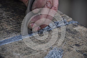 Restoring a joint in limestone wall with chiseling in metal lead