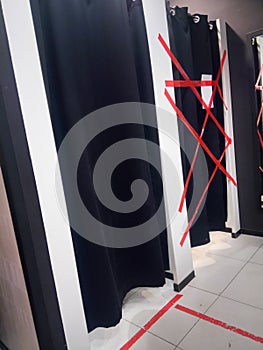 Restrictive measures in fitting rooms