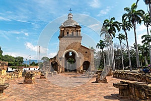 Resultados de traducciÃÂ³n Ruins in the city of Cucuta of an old church destroyed by an earthquake in Villa del Rosario. Colombia. photo