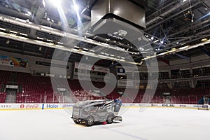 Resurfacer ice machine