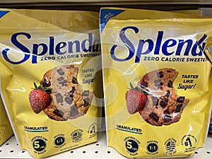 Retail store shelves Splenda sweetnet bags