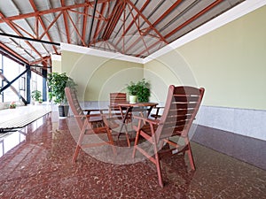 Retiring room with table and chairs