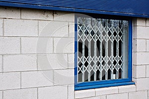 Retractable window security gates