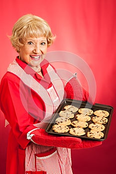 Retro Housewife Bakes Chocolate Chip Cookies