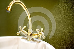 Retro style bathtub faucet