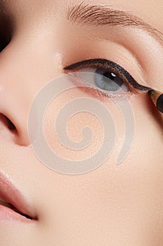 Retro style make-up. Daily makeup detail. Eyeliner. Beautiful eyes