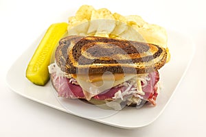 Reuben Chips Pickle