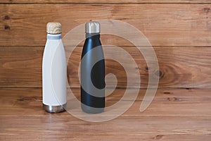 Reusable eco-friendly black and white tainless steel thermo bottles